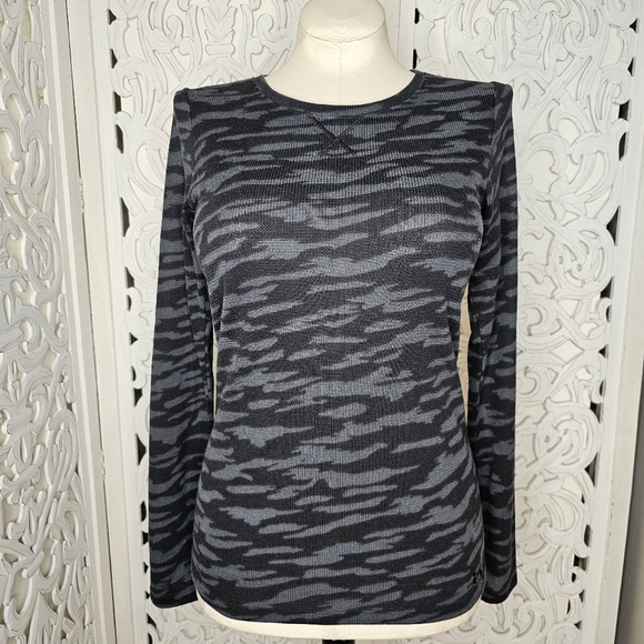 Under Armour Gray Camo Waffle Knit Long Sleeve Top Size M - Picture 2 of 10